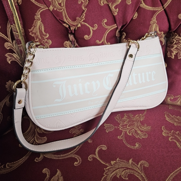 Juicy Couture Handbags - Juicy Couture y2k vintage Pale Pink and White Shoulder Bag